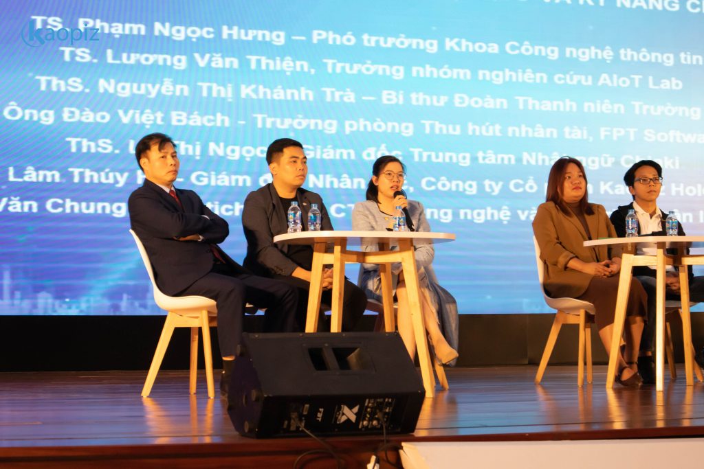 Mrs. Lam Thuy Ha of Kaopiz standing on stage, imparting insights to students.
