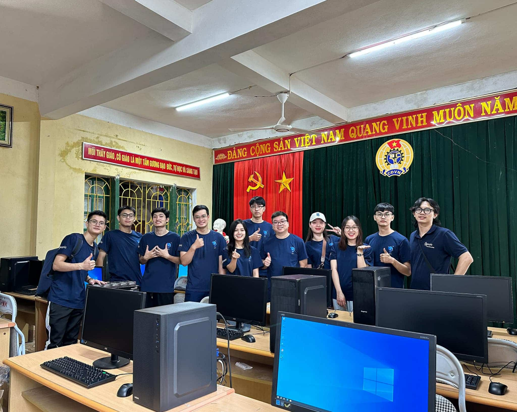 Image of KAOPIZ employees donating computers to Nam Muoi Minority High School and Middle School.