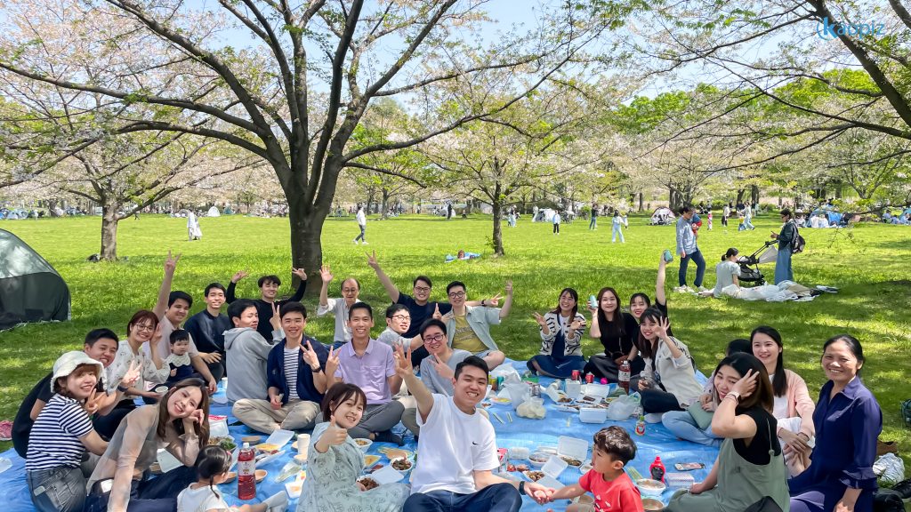 Kaopizers in Japan enjoying the spring picnic together.
