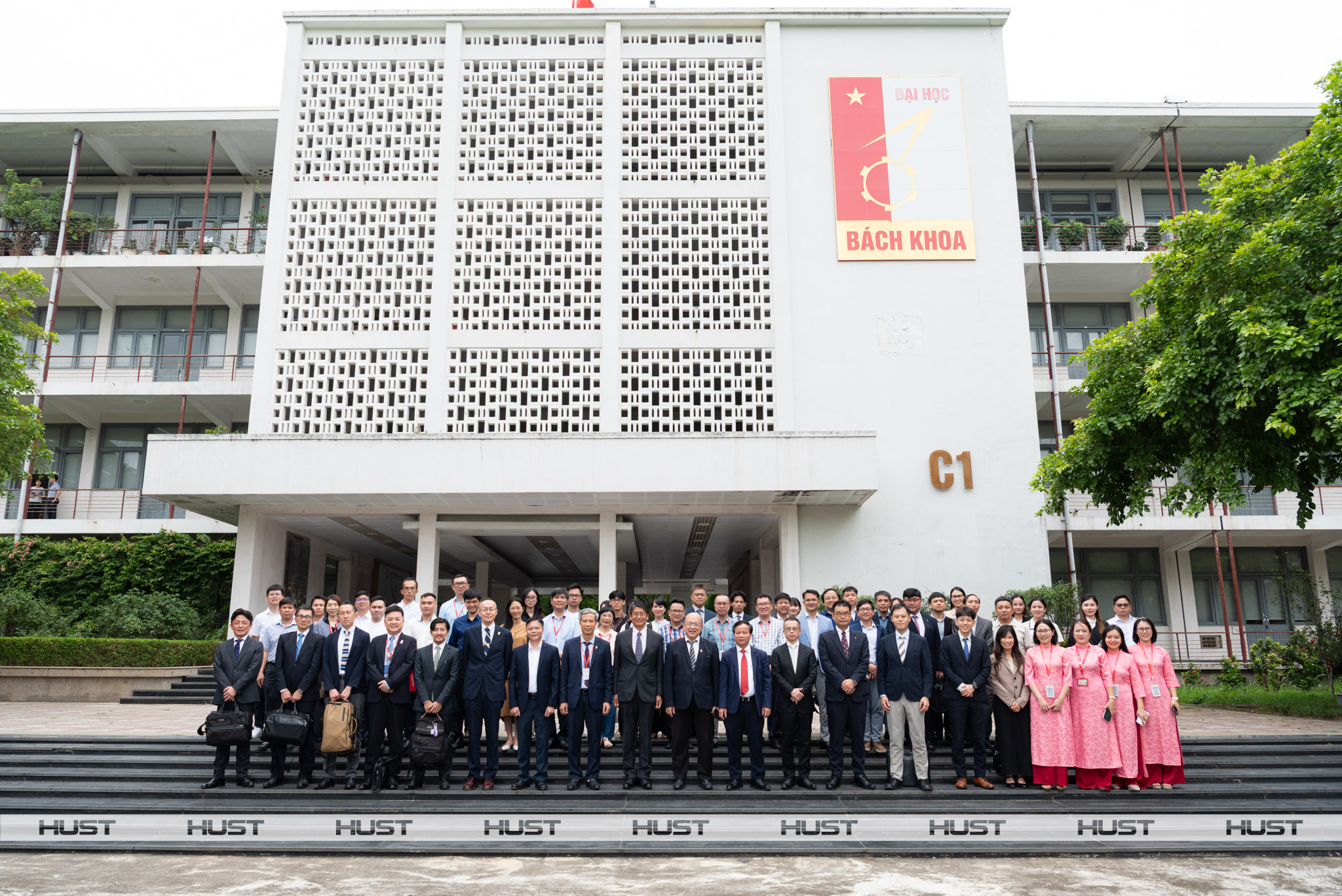 Kaopiz and HUST Japan representatives co-sponsor the Vietnam–Japan Cultural Exchange initiative at Hanoi University