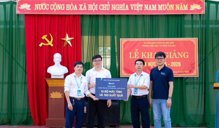 Kaopiz Donates Nearly 200 Million VND in Computers and Gifts to Students in Mountainous Areas