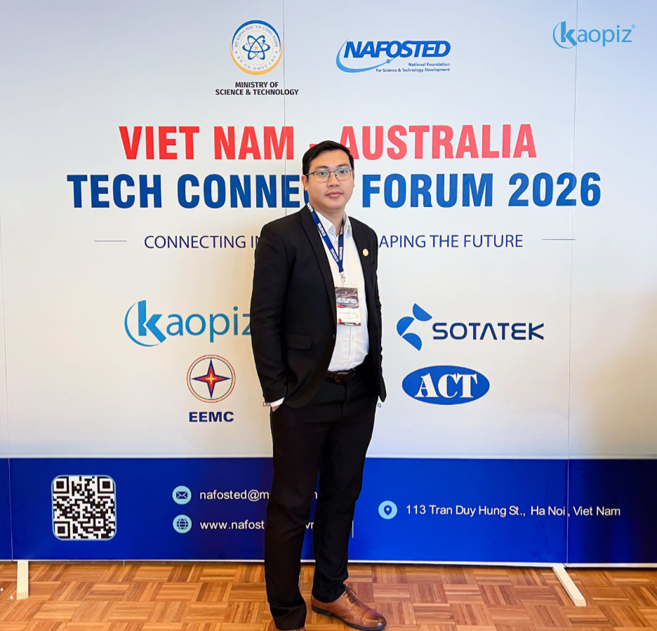 Nguyen Cong Thanh, Director of Kaopiz Global, presenting technology solutions at Tech Connect 2026