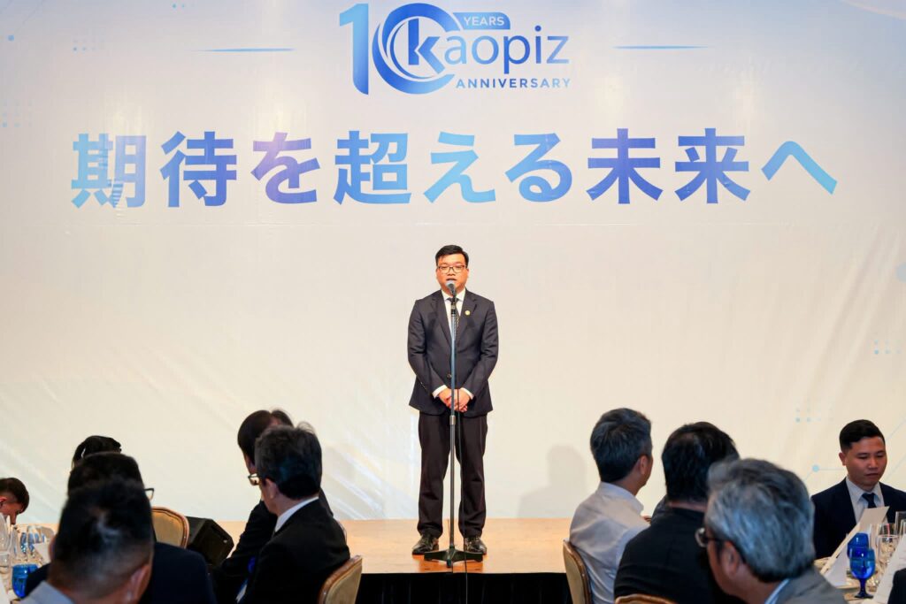 CEO Kaopiz Holdings at ceremony