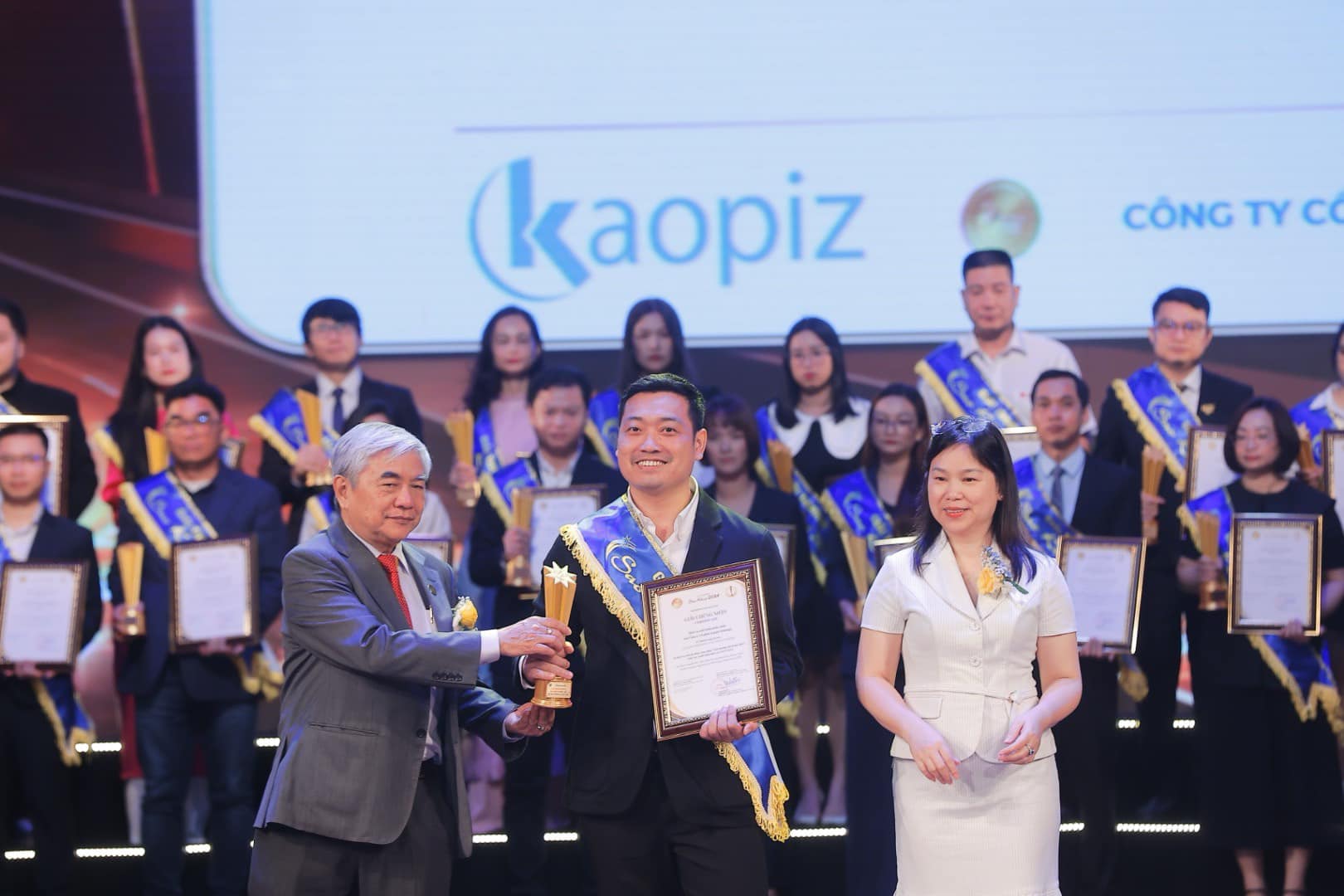 カオピーズ創立10周年、Sao Khueの受賞は大きな意味を持ちます
