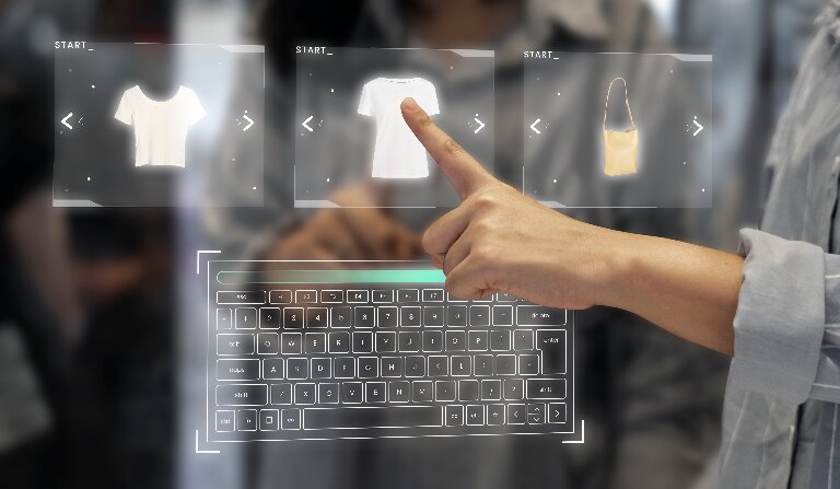 AI・デジタル活用事例をディスカッションする小売ビジネスチーム